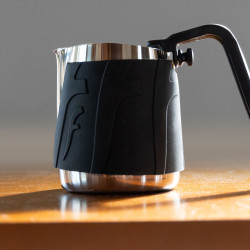 Flair Milk Pitcher – piena putošanas krūze