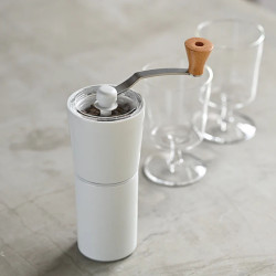 Hario Simply Ceramic - kafijas dzirnaviņas