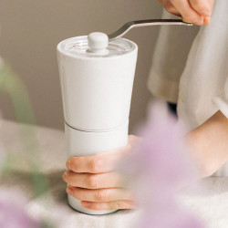 Hario Simply Ceramic - kafijas dzirnaviņas