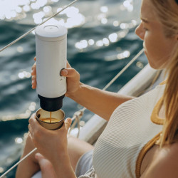 OutIn Nano 2 (Pearl white) — ceļojumu kafijas automāts